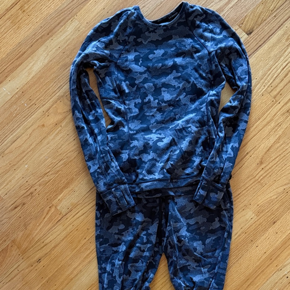 Lululemon athletica black and grey CAMO TOP AND JOGGERS
